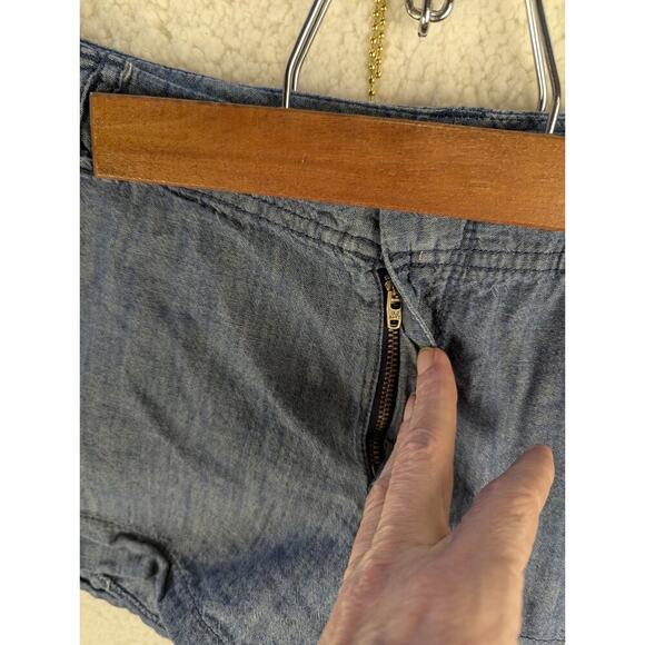 Old Navy 8 Jean Short Shorts Chambray Denim Blue Pockets Women Size 8 II-24 - Picture 5 of 7
